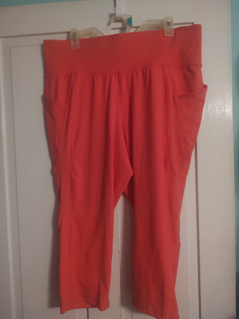 Livi Women's hot pink  Solid Capri Activewear Pants 18/20 Plus Pockets Pull On